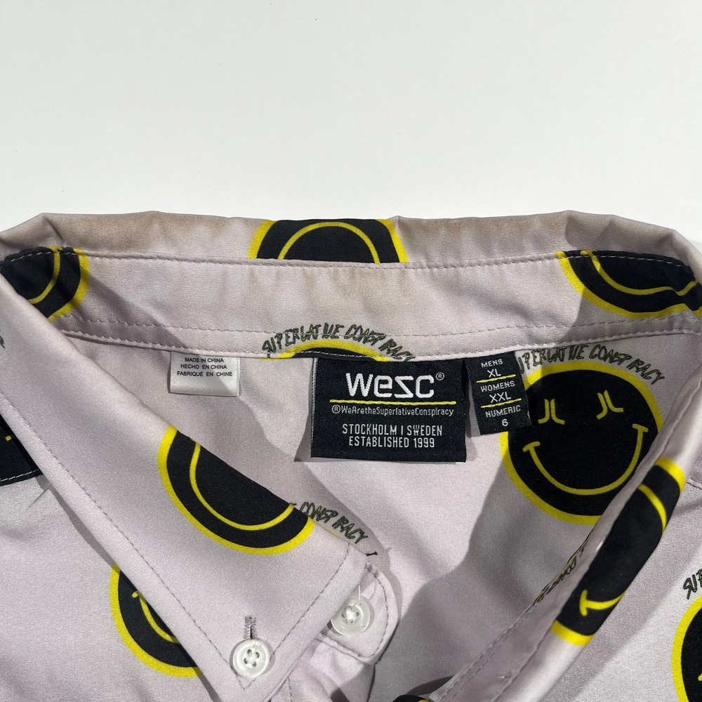 WeSC Mens Smiley Face Print Short Sleeve Button Down Shirt Grey Yellow Size XL - Picture 2 of 8